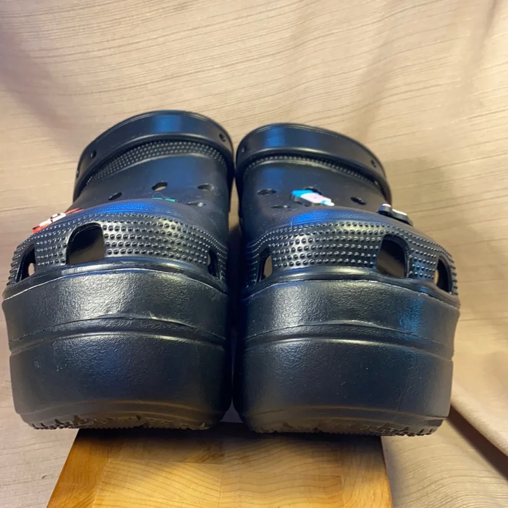 NWOT never worn platform mules w/4 nurse jibbitz